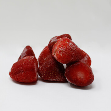 Fresas orgánicas congeladas 100% naturales y sin azúcar. 🌱 Ideales para smoothies, postres o repostería saludable. Frescura ecológica en cada bocado.