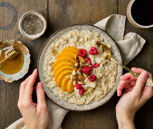 desayuno saludable con avena orgánica frutas frescas y miel beneficios digestión energía